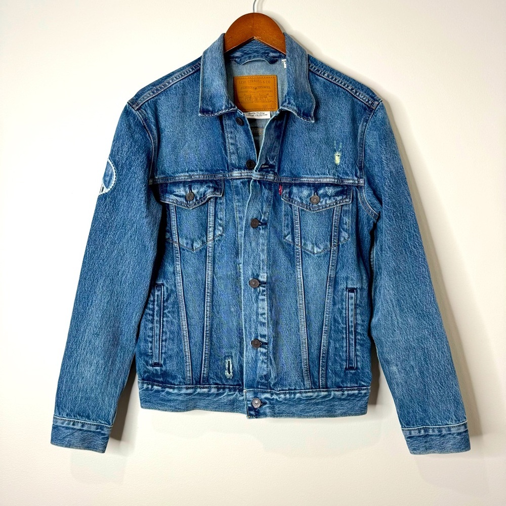 Levi’s Distressed‎ Peace Sign Embroidered Oversized Denim Jean Trucker Jacket